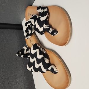 Dirty laundry size 11 sandal